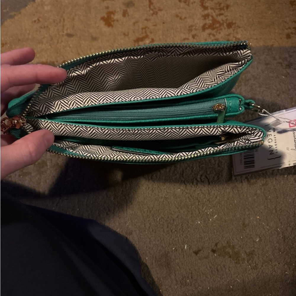 Kelly Green Vegan leather crossbody - Picture 3 of 5